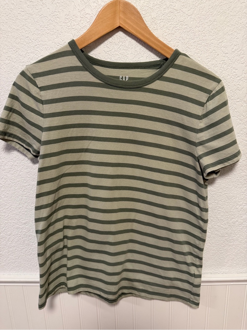 GAP Women's Olive & Light Olive Striped Short Sleeve Tee